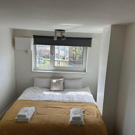 Cheerful Double Room For Single Use Λονδίνο Εξωτερικό φωτογραφία