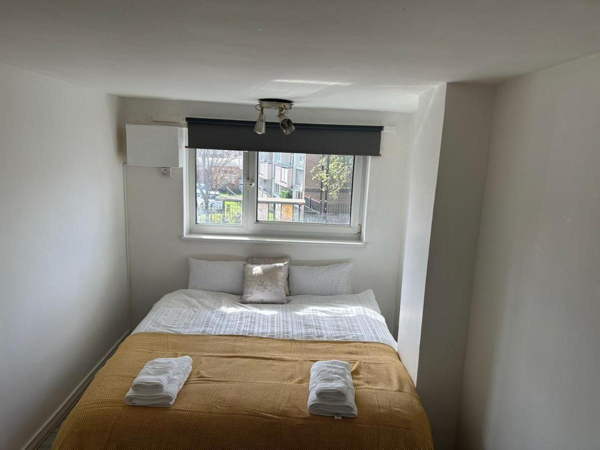 Cheerful Double Room For Single Use Λονδίνο Εξωτερικό φωτογραφία