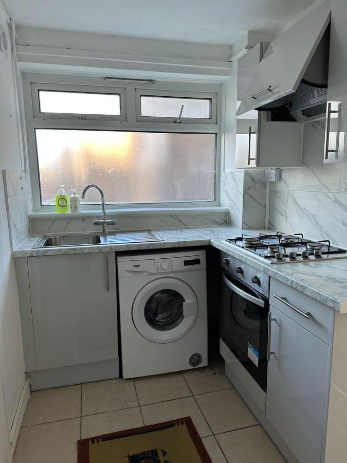 Cheerful Double Room For Single Use Λονδίνο Εξωτερικό φωτογραφία